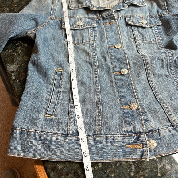 NWOT Old Navy denim jacket. Light distressing. Medium wash. Classic. Size L - Picture 11 of 11
